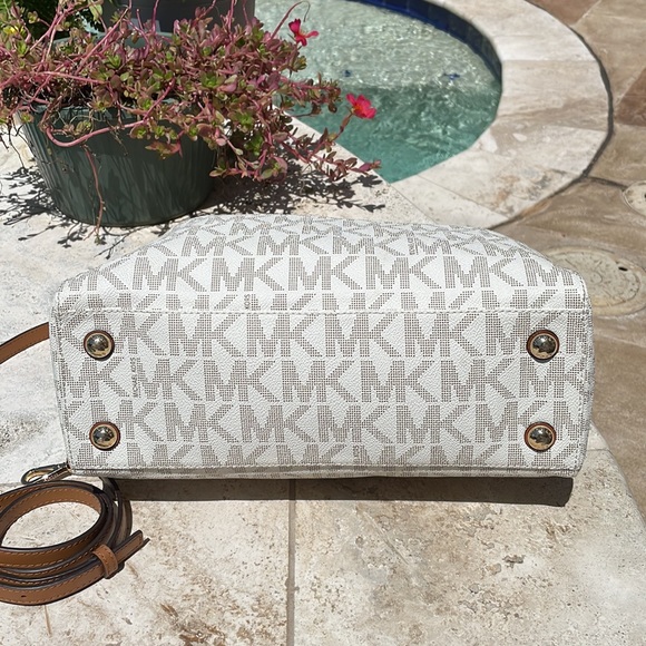 Michael Kors Cynthia Wht/Brn Sig. Coated Pebbled Leather Satchel/Tote/Crossbody - Picture 5 of 17